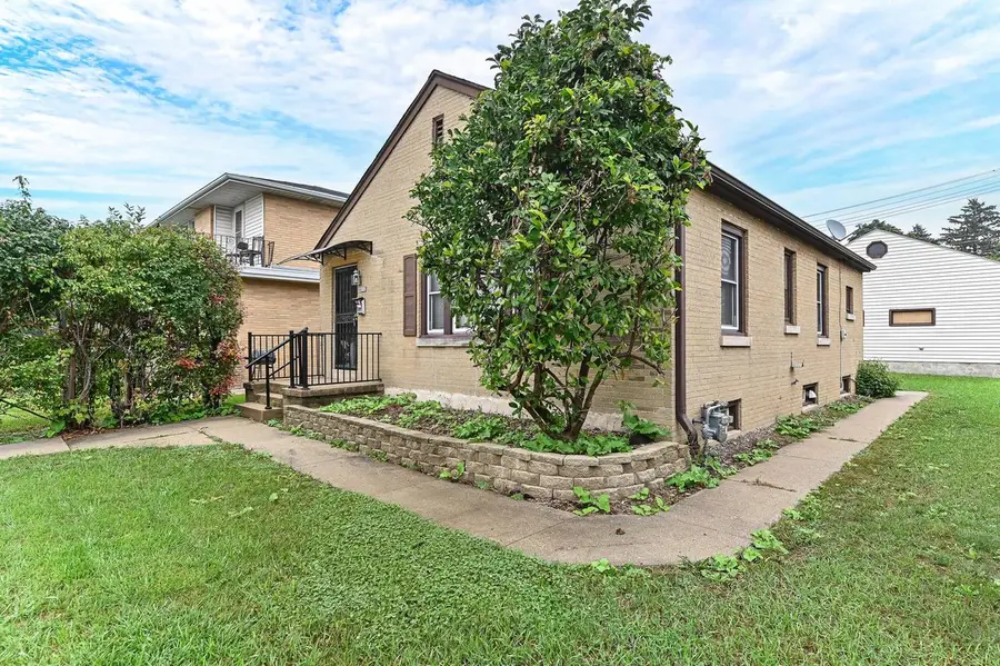 4032 N 92nd STREET, Milwaukee, WI 53222 - #3