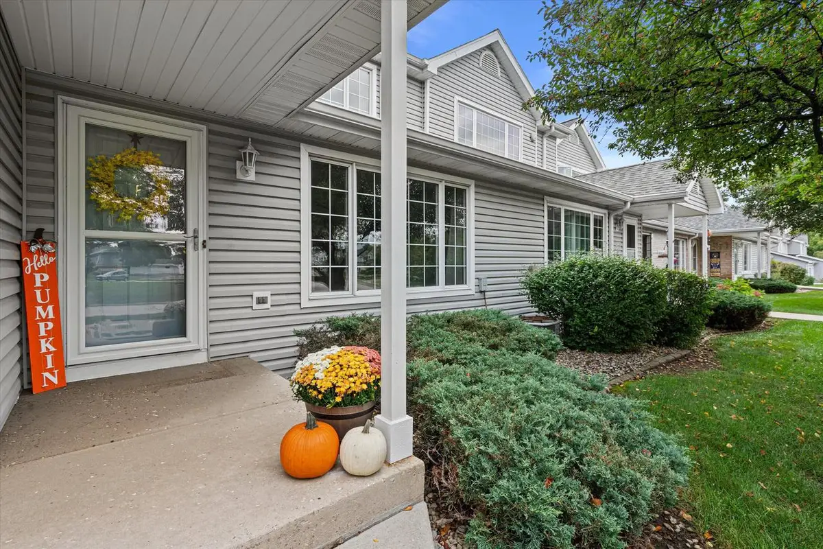 10210 W Whitnall Edge CIRCLE #F, Franklin, WI 53132 - #1