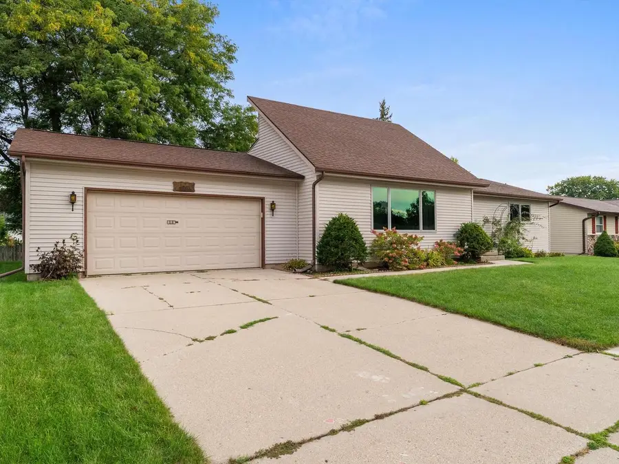 1378 Irving CIRCLE, Manitowoc, WI 54220 - #2