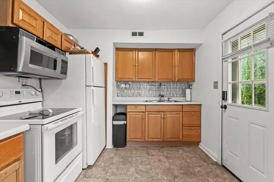 1405 17th AVENUE, South Milwaukee, WI 53172 - #3