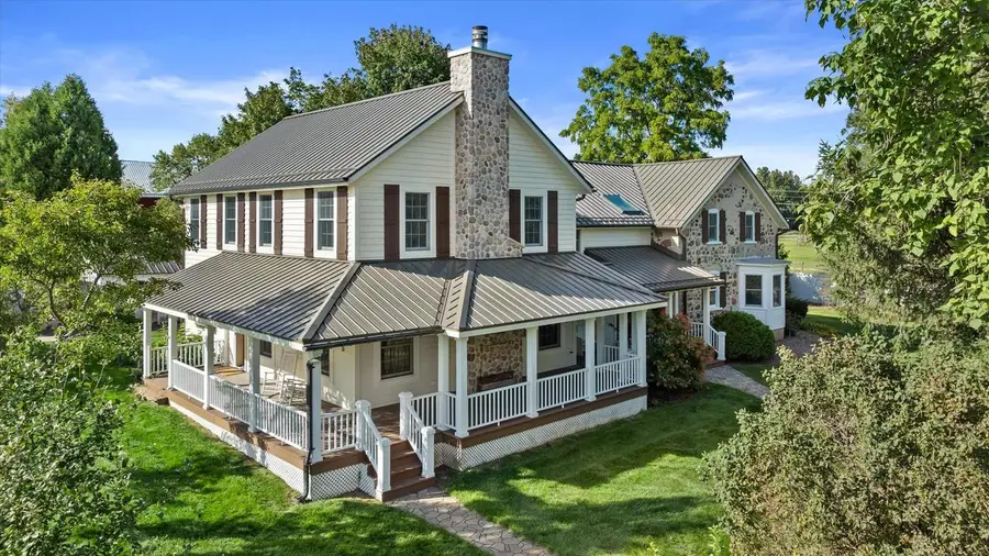 2237 Washington AVENUE, Cedarburg, WI 53012 - #2