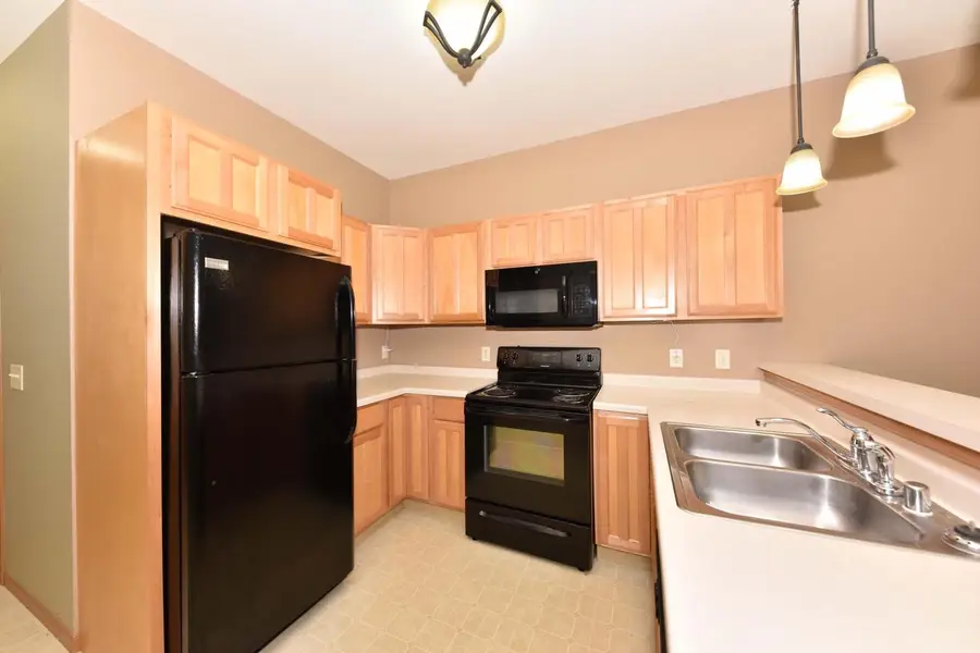 2074 Pine Ridge COURT #G, Grafton, WI 53024 - #2