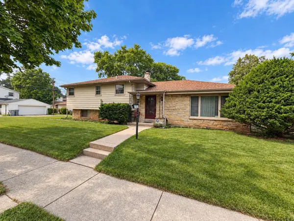 8706 W Courtland AVENUE, Milwaukee, WI 53225