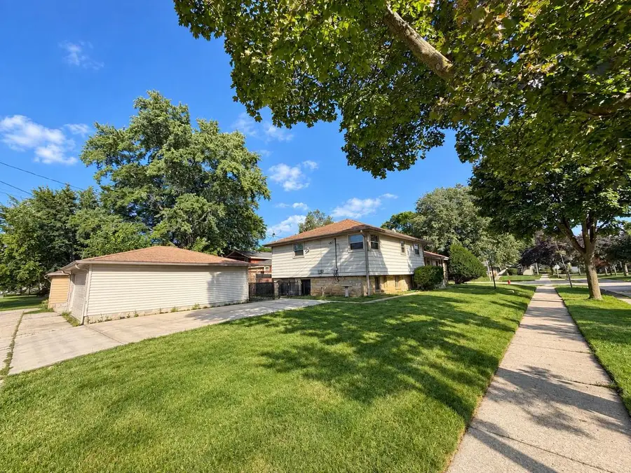 8706 W Courtland AVENUE, Milwaukee, WI 53225 - #3