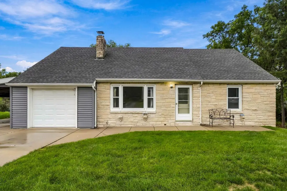 5216 Erling AVENUE, McFarland, WI 53558 - #1