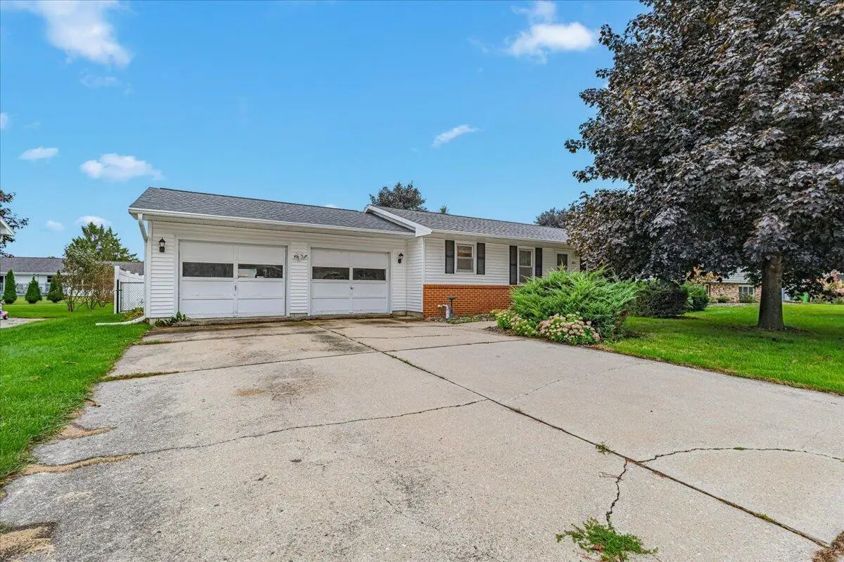 465 Neevel AVENUE, Waupun, WI 53963 - #1