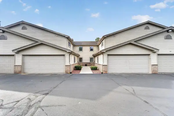 850 Evergreen DRIVE #3, Hartford, WI 53027