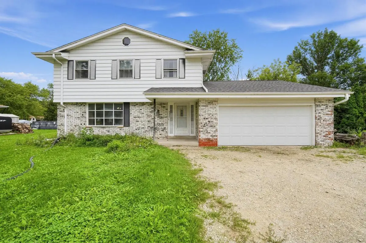 5320 S Tuckaway DRIVE, Greenfield, WI 53221 - #1