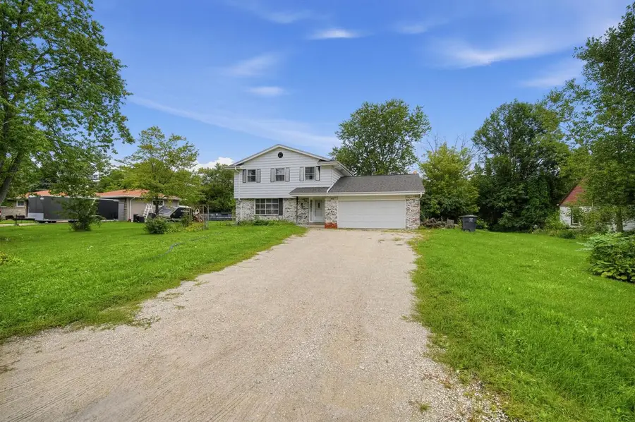 5320 S Tuckaway DRIVE, Greenfield, WI 53221 - #2