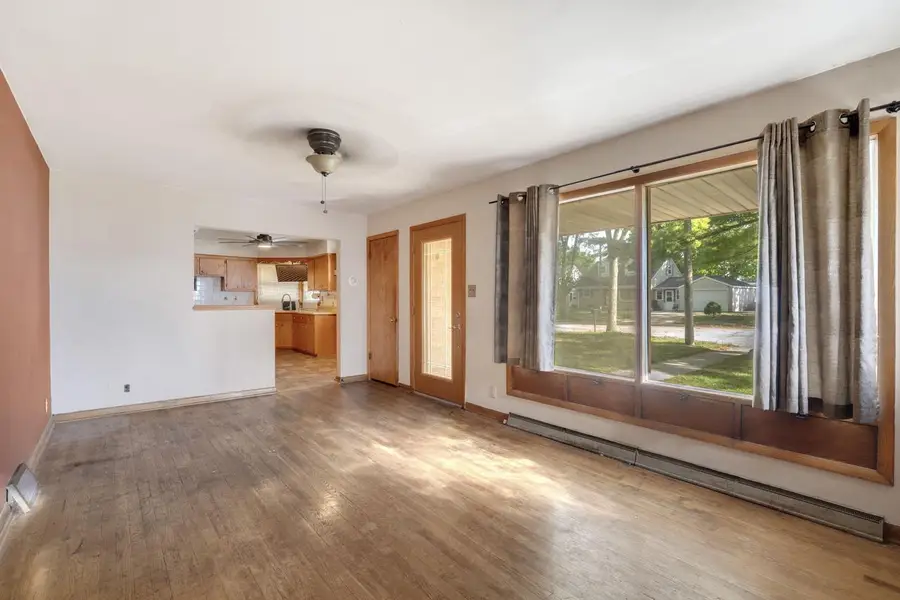 949 W Plainfield AVENUE, Milwaukee, WI 53221 - #3