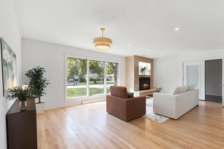 11036 W Derby AVENUE, Wauwatosa, WI 53225 - #3