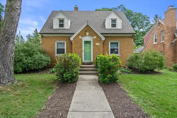 2380 N 115th STREET, Wauwatosa, WI 53226