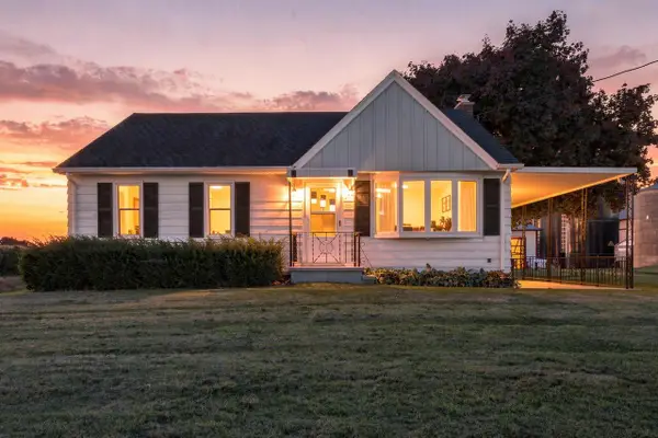 W1577 Iowa ROAD, Mayville, WI 53050