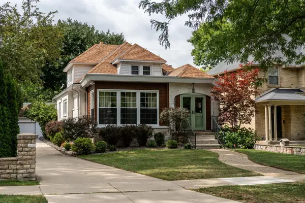 5861 N Bay Ridge AVENUE, Whitefish Bay, WI 53217