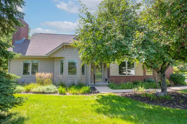 10820 N Essex DRIVE, Mequon, WI 53092