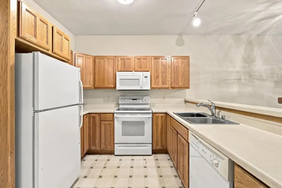 2183 Pine Ridge COURT #G, Grafton, WI 53024 - #3