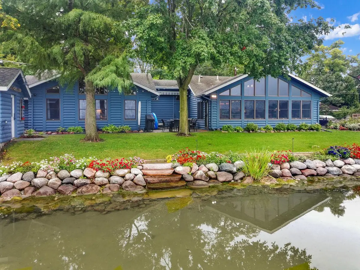 264 W Park DRIVE, Twin Lakes, WI 53181 - #1