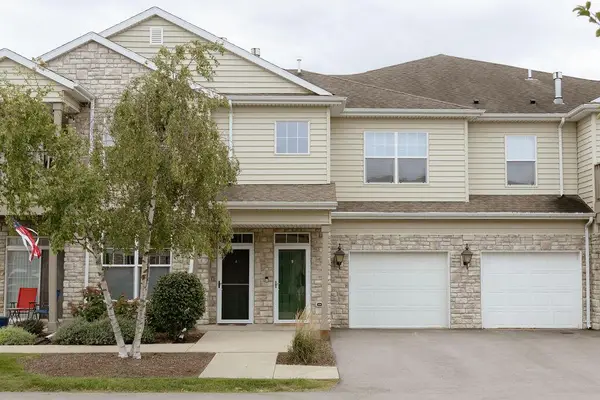 N17W26522 Meadowgrass CIRCLE #B, Pewaukee, WI 53072
