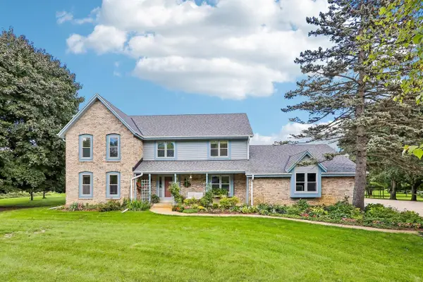 W284N3580 Old North Shore DRIVE, Pewaukee, WI 53072