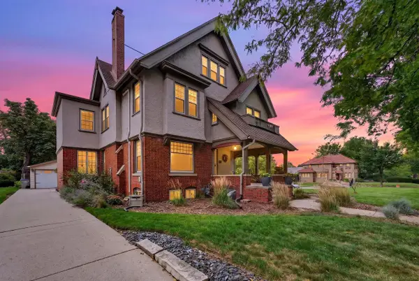 3223 W Highland BOULEVARD, Milwaukee, WI 53208