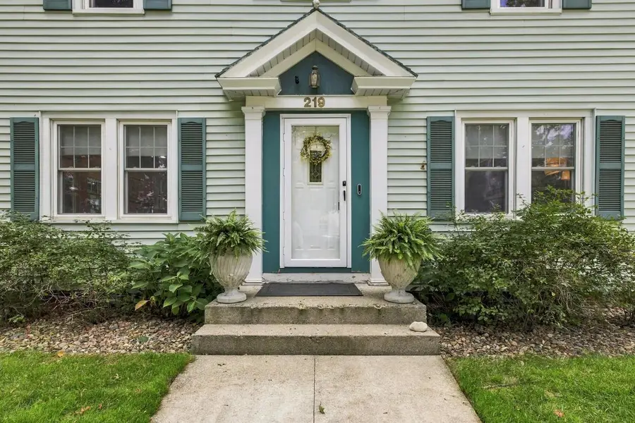 219 W Laflin AVENUE, Waukesha, WI 53186 - #3