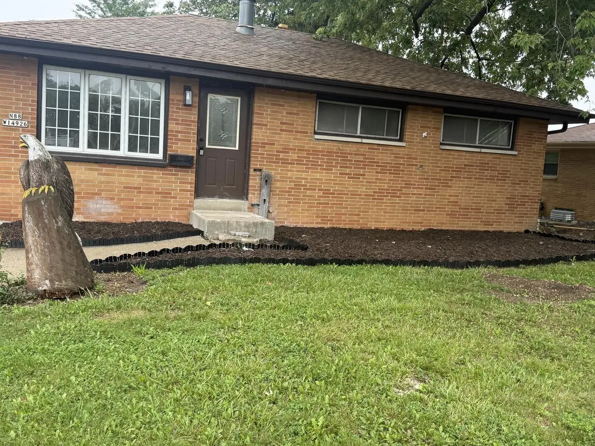 N88W14926 Jefferson AVENUE, Menomonee Falls, WI 53051 - #1