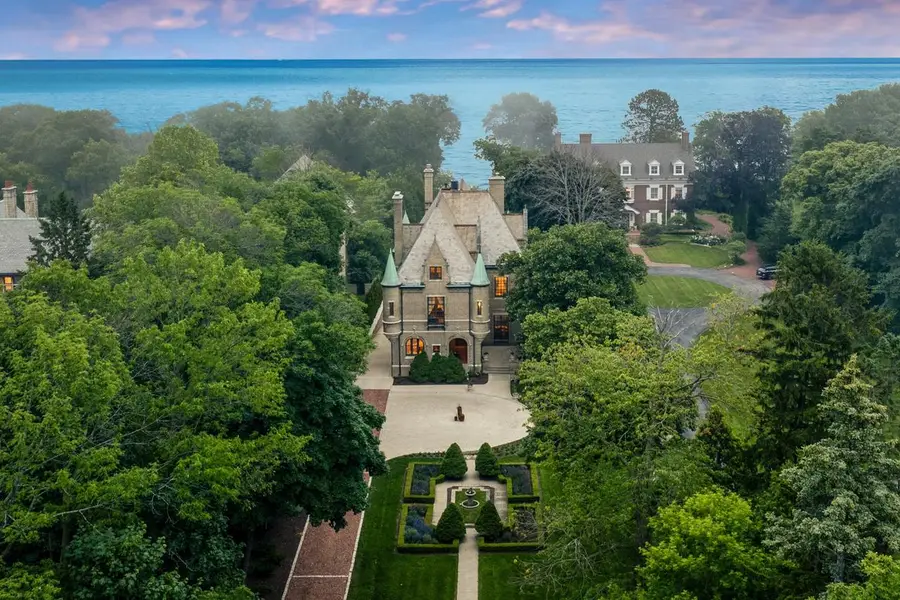 3266 N Lake DRIVE, Milwaukee, WI 53211 - #2