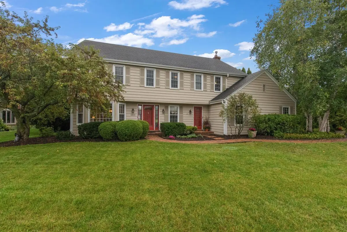 3925 W Sherbrooke DRIVE, Mequon, WI 53092 - #1
