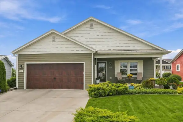 1811 Farm View DRIVE, Grafton, WI 53024