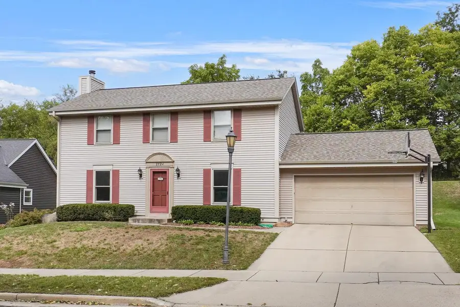 2724 Oakcrest DRIVE, Waukesha, WI 53188 - #2