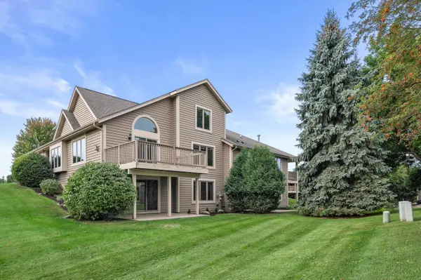 W240N2377 Range Line COURT #B, Pewaukee, WI 53072