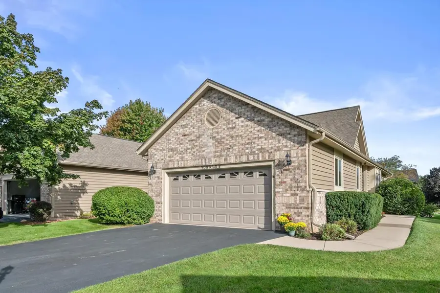 W240N2377 Range Line COURT #B, Pewaukee, WI 53072 - #2
