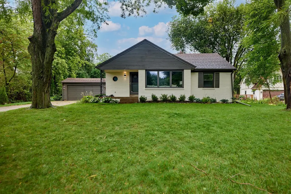 825 Circle DRIVE, Elm Grove, WI 53122 - #1