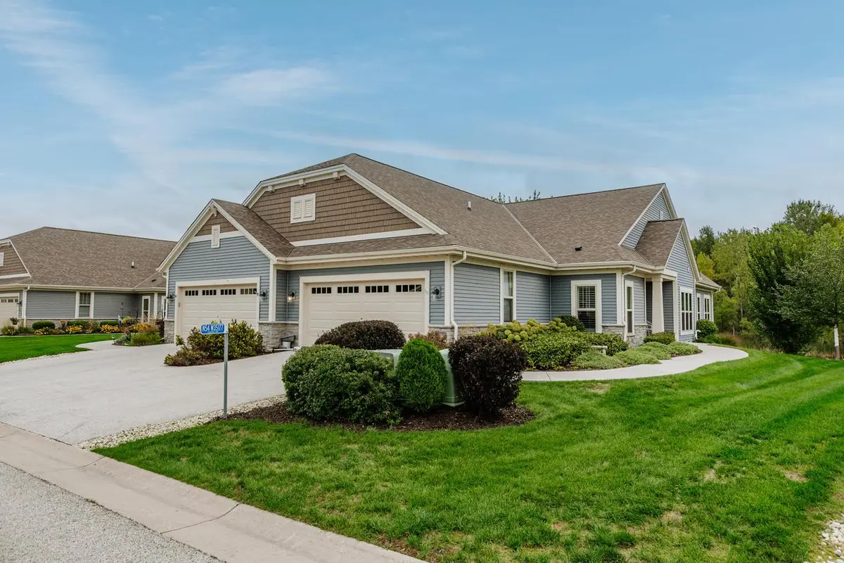 N54W35177 Coastal AVENUE #40-2, Oconomowoc, WI 53066 - #1