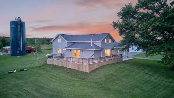 N9020 Highland ROAD, Elkhart Lake, WI 53020