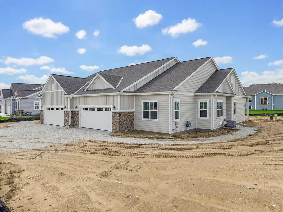 853 Stirling DRIVE #Bldg 21, 42, Oconomowoc, WI 53066 - #3