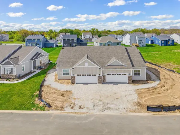 855 Stirling DRIVE #Bldg 21, 41, Oconomowoc, WI 53066