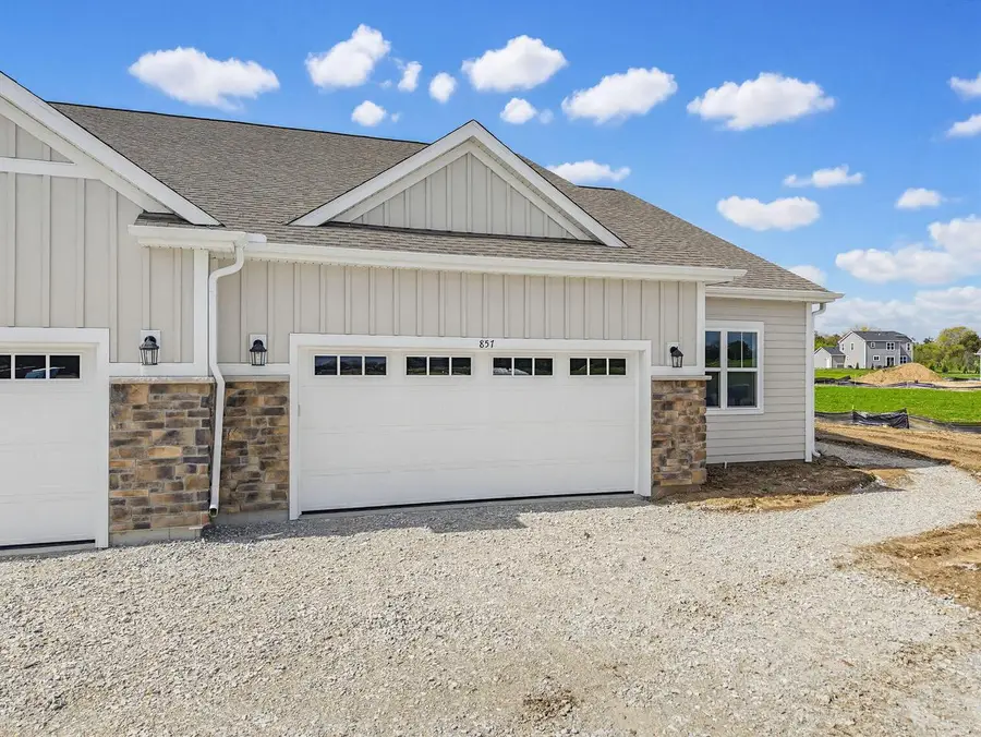 855 Stirling DRIVE #Bldg 21, 41, Oconomowoc, WI 53066 - #3