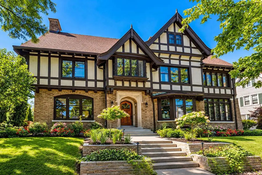 3107 N Shepard AVENUE, Milwaukee, WI 53211 - #2