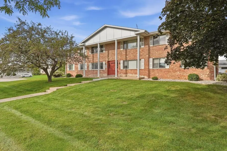 10278 W Whitnall Edge CIRCLE #204, Franklin, WI 53132 - #2