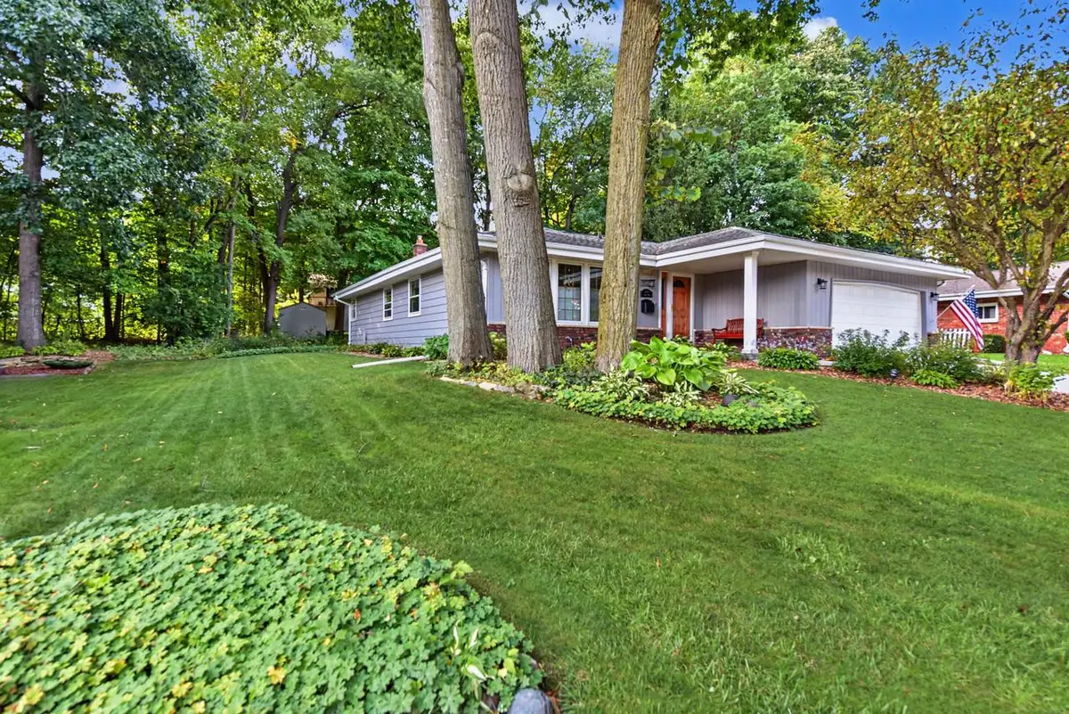 5879 Ramona DRIVE, Greendale, WI 53129 - #1