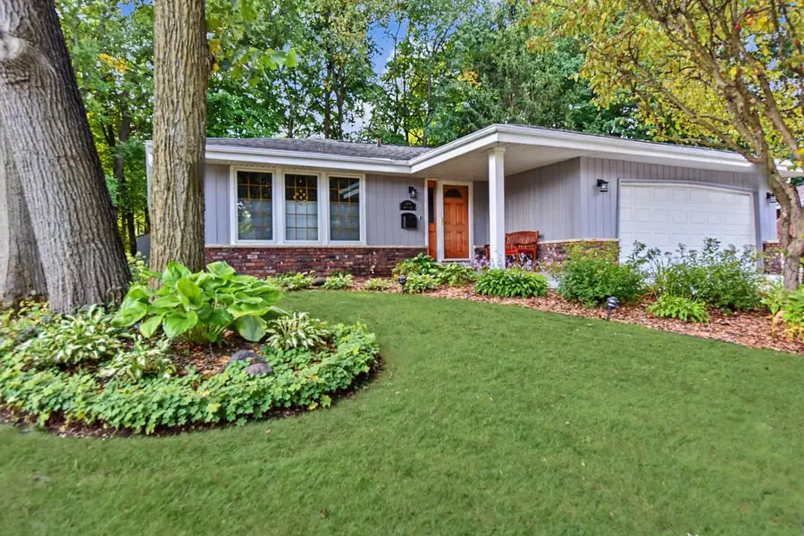 5879 Ramona DRIVE, Greendale, WI 53129 - #2