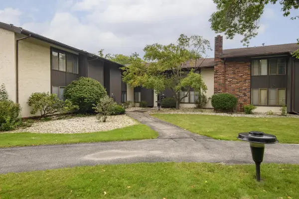2120 W Good Hope ROAD #8, Glendale, WI 53209