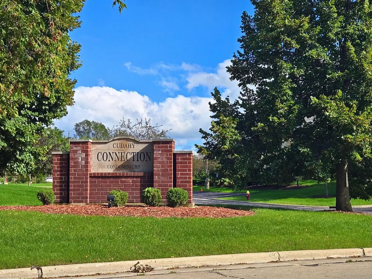 6000 S Buckhorn AVENUE #302, Cudahy, WI 53110 - #1
