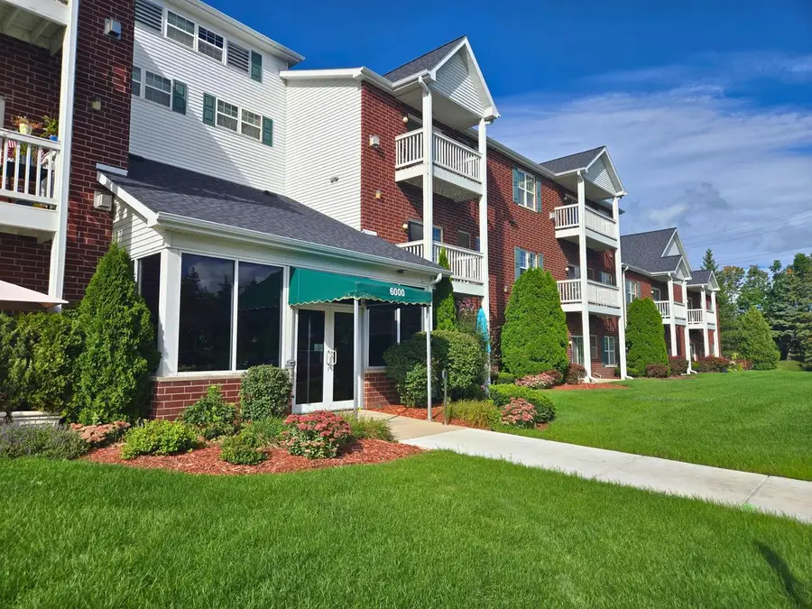 6000 S Buckhorn AVENUE #302, Cudahy, WI 53110 - #2