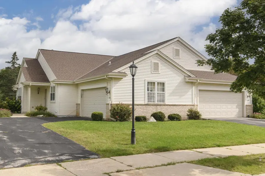 2836 Raintree LANE, Waukesha, WI 53189 - #2