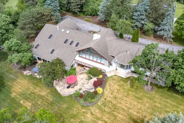 W215N5353 Ada COURT, Menomonee Falls, WI 53051