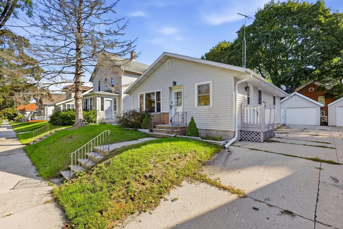 915 N 9th STREET, Manitowoc, WI 54220 - #1