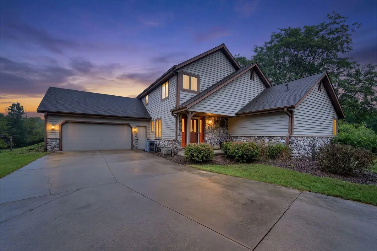 6976 Druid Lake ROAD, Hartford, WI 53027 - #1