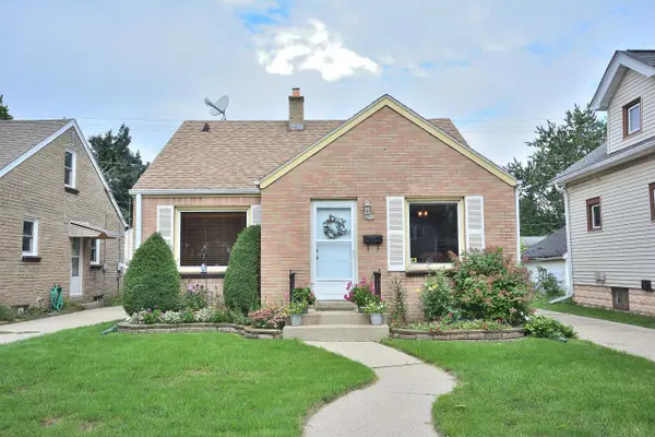 202 E Norwich STREET, Milwaukee, WI 53207
